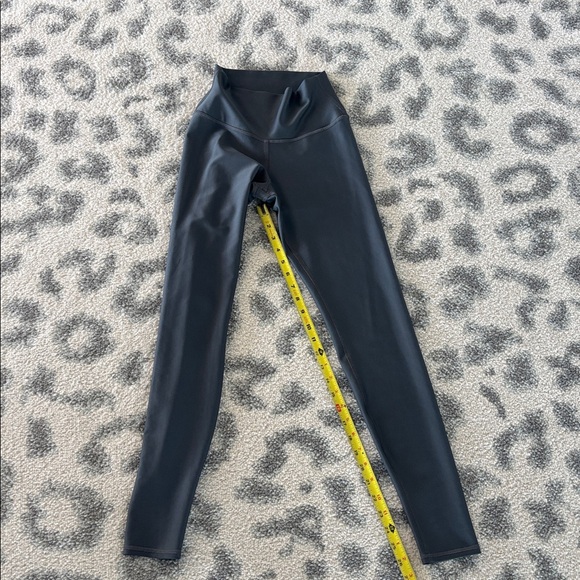 like NEW ALO Yoga airlift Charcoal Leggings Sz XS - Picture 4 of 6